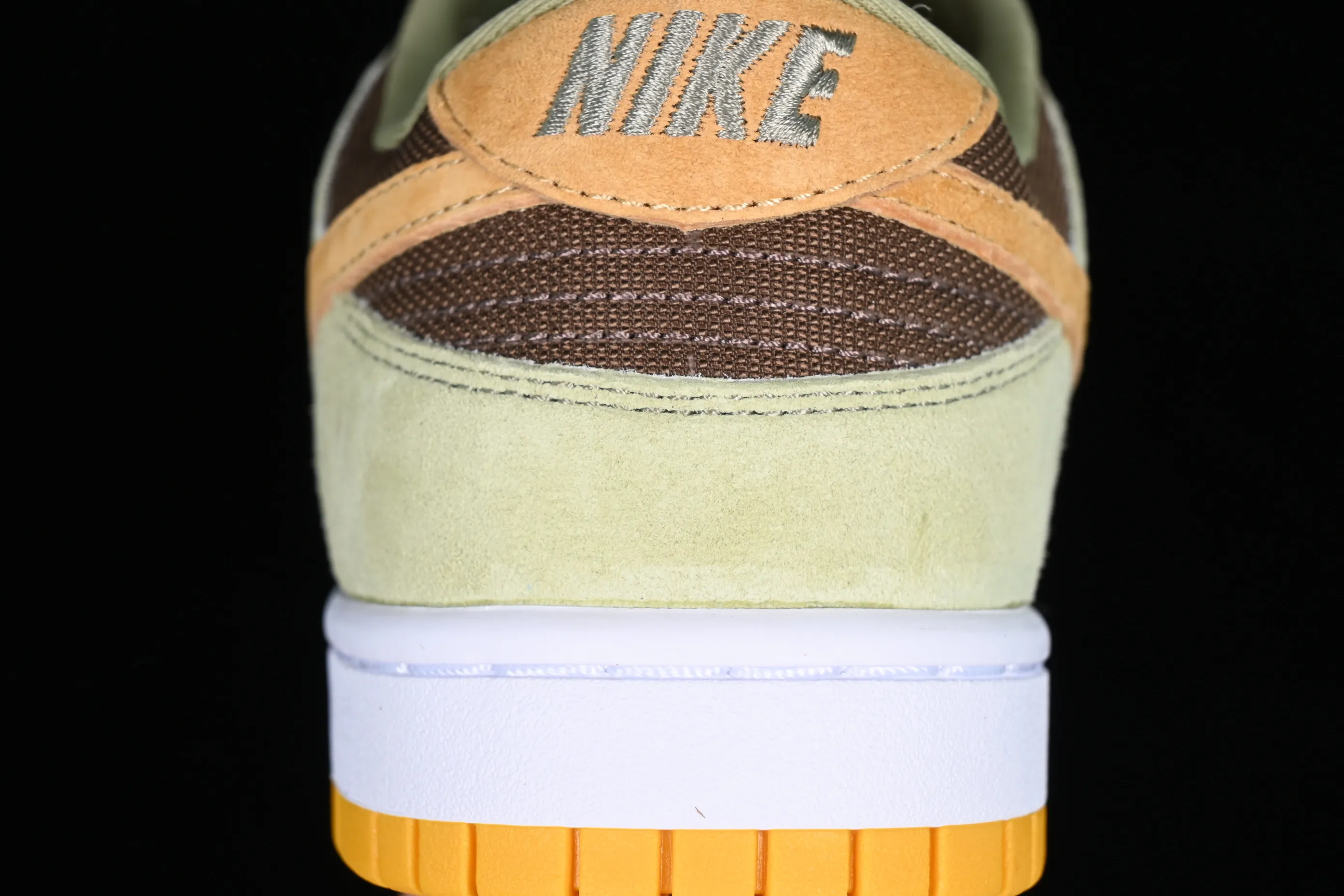 All Categories Nk SB Dunk Series Nk SB Dunk Low Low-top Sneakers Nk SB Dunk Low Prm Green Brown Orange SB Smashed Backboard Fashion Casual Sneakers DH5360-300